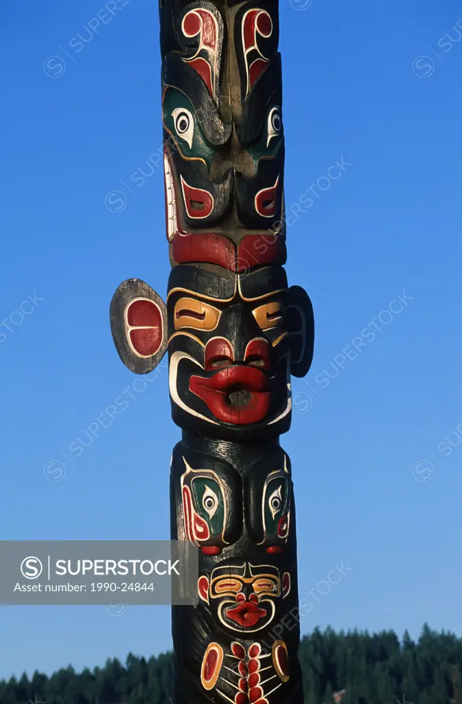 Campbell River, Kwakwakwa´ wakw totem details, Vancouver Island, British Columbia, Canada