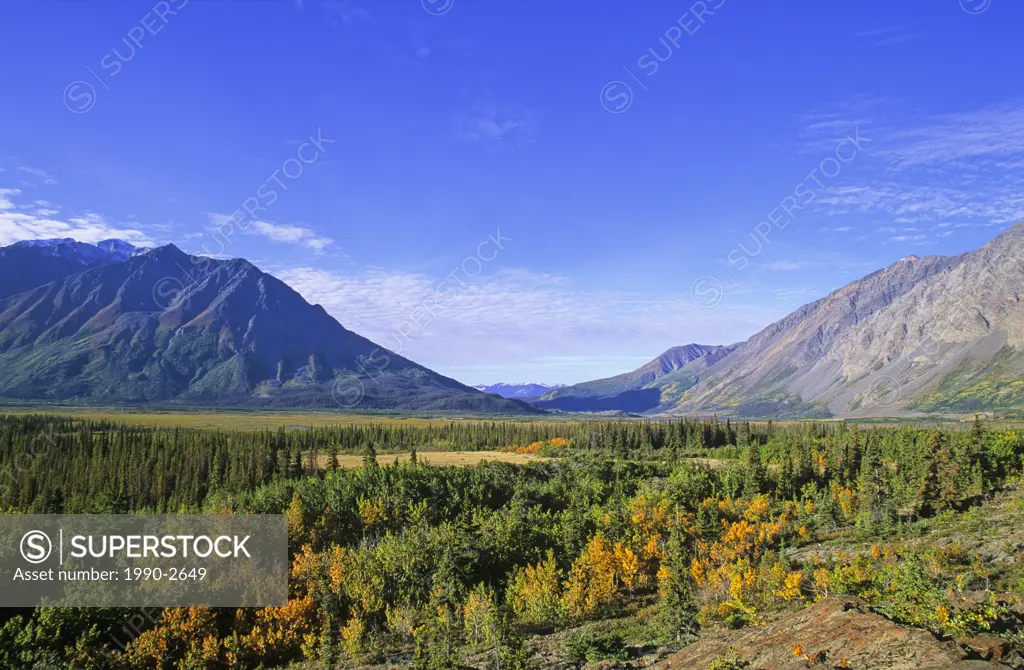 Alsek River Valley in fall colours, Kluane National Park, Yukon Territory, Canada