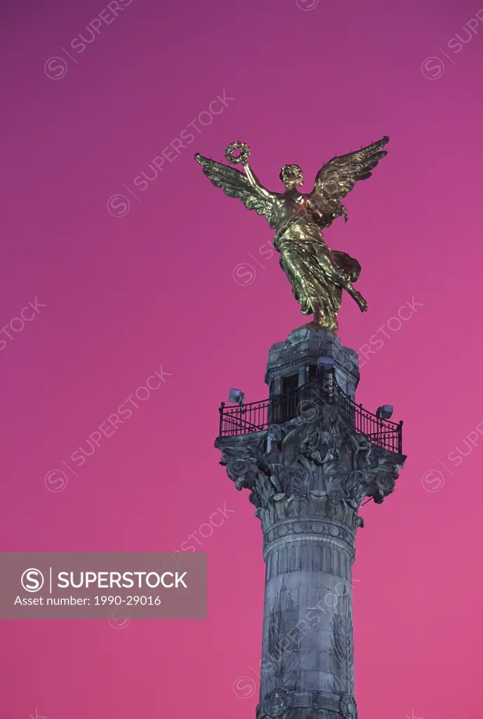 Mexico, Mexico City, D.F. Monument to the Independence, Paseo de la Reforma at dusk