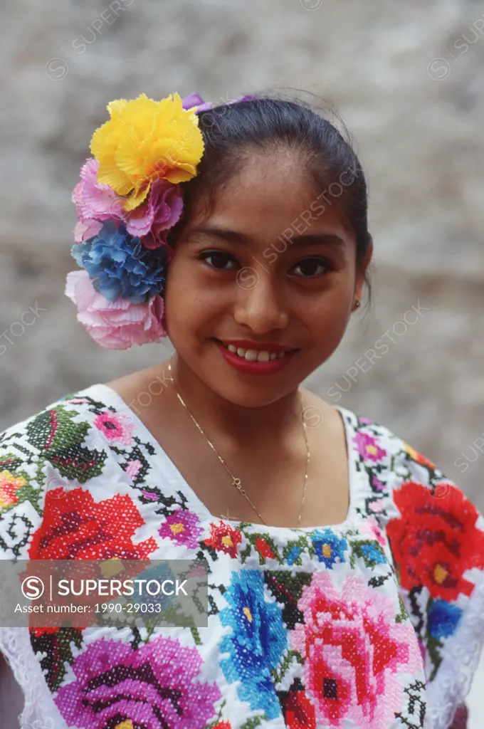 Mexico, Yucatan Peninsula at Chichen Itza, Mayan woman in decorative dress