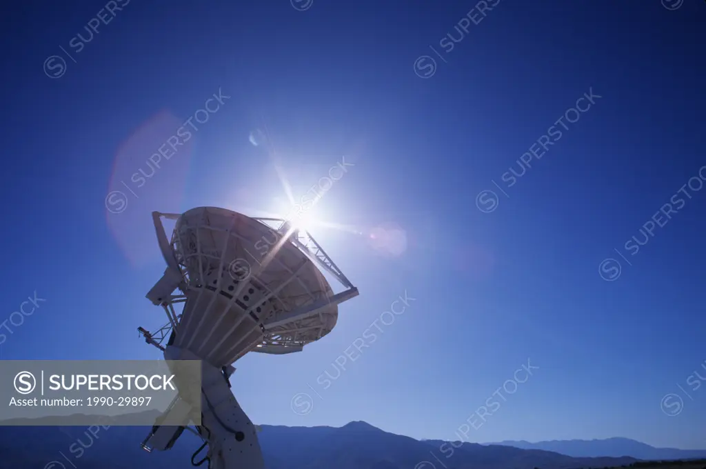 California, USA, Satellites at Cal Tech Station, Owen´s Valley with sun star refracting from edge of structure