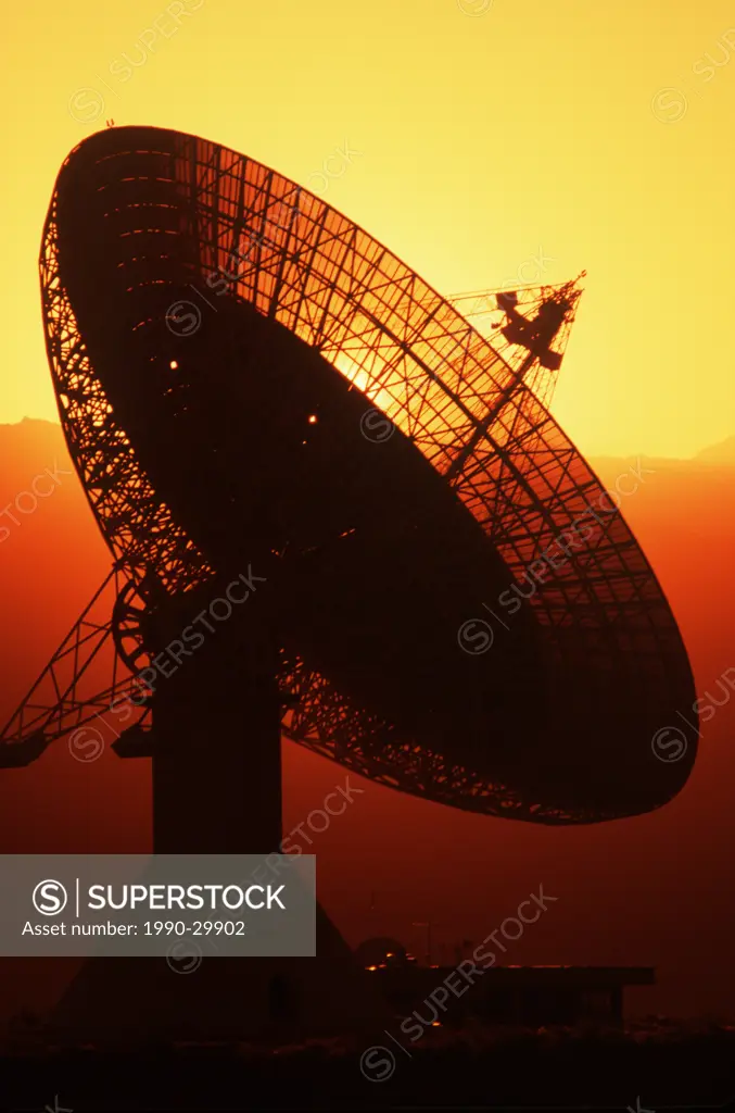 California, USA, Satellites at Cal Tech Station, Owen´s Valley at sunset