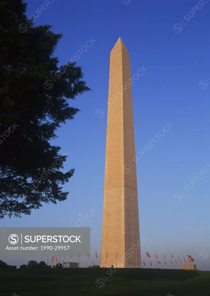 USA, Washington, DC, Washington Monument with visitors