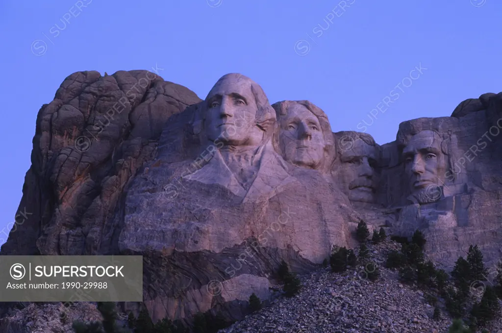 USA, South Dakota , Mount Rushmore stone carvings of US Presidents, George Washington, Thomas Jefferson, Teddy Roosevelt and Abraham Lincoln
