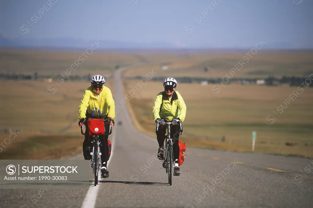 USA, Montana, couple cycling along the foothills near the rocky Mountains