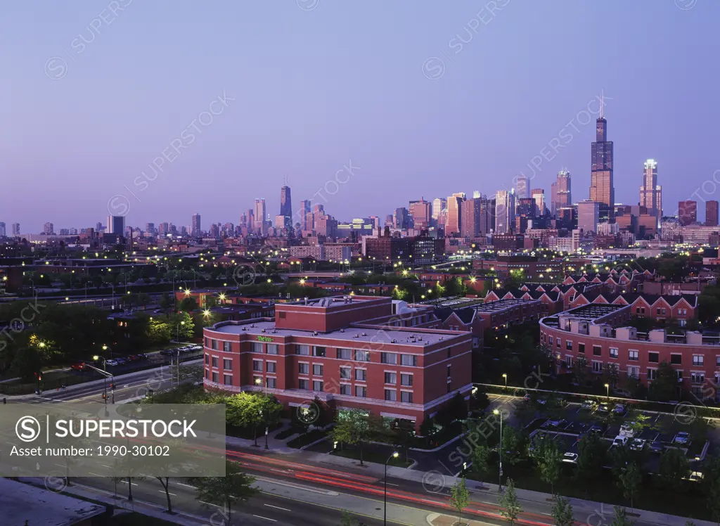 USA, Illinois, Chicago, twilight looking east to skyline