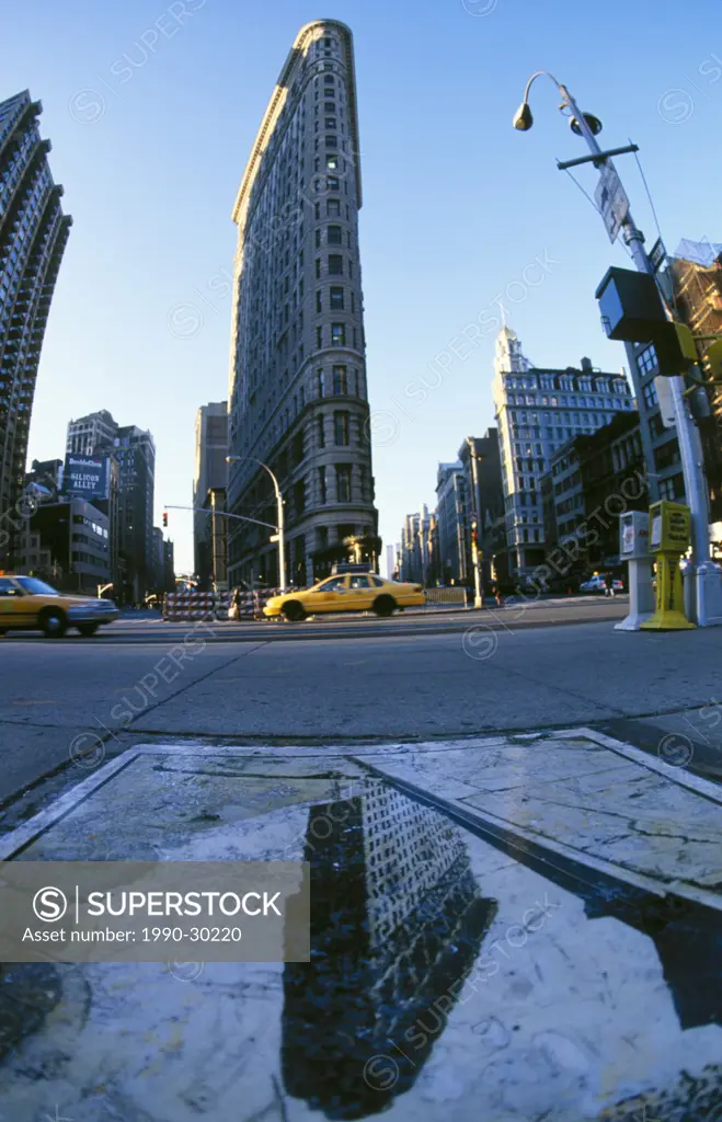 USA, New York City, Flatiron Bldg and yellow cabs. image of same on sidewalk
