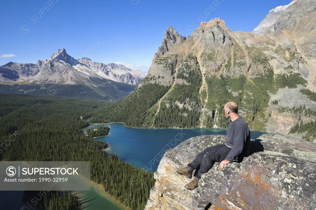 Photographer Michael Wheatley views Lake O´Hara and Mary Lake, Yoho National Park, British Columbia, Canada