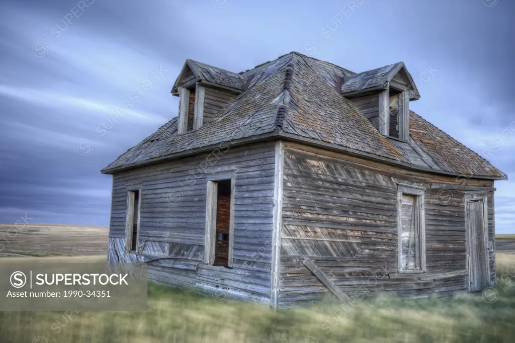 Old rundown house in the prairies of southern Saskatchewan. Prairie farmland.