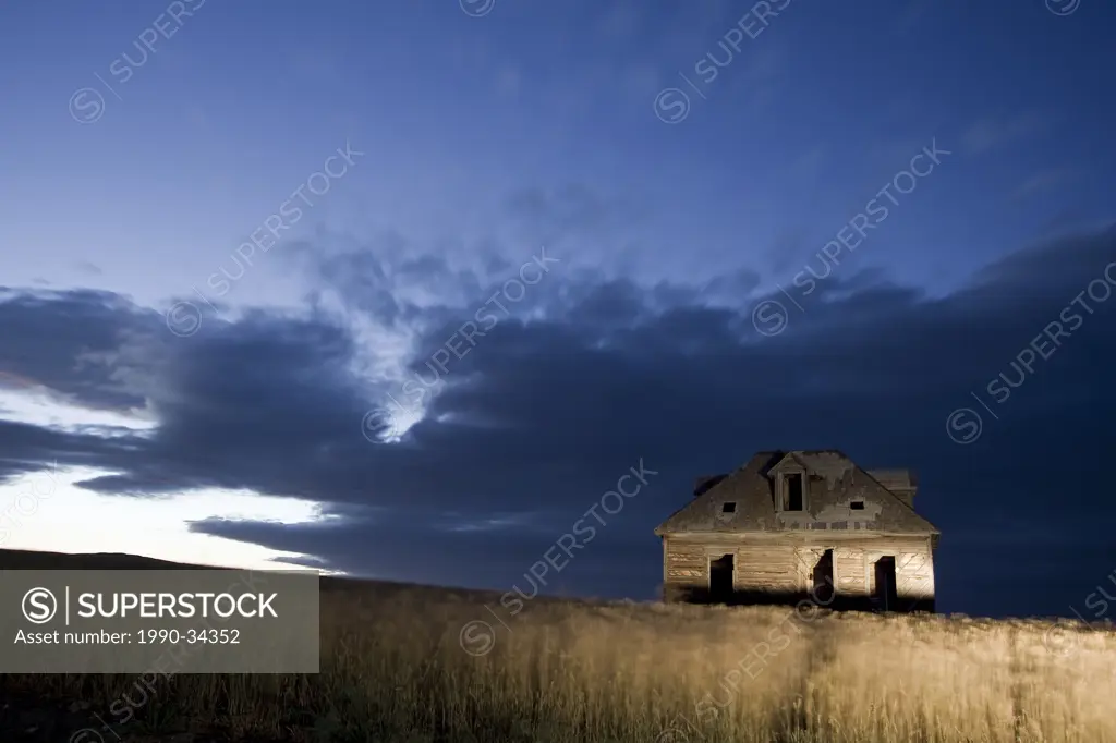 Old rundown house in the prairies of southern Saskatchewan.