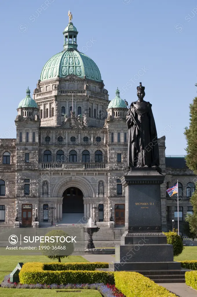 Queen Victoria statue and BC provincial legislative buildings, Victoria, British Columbia, Canada