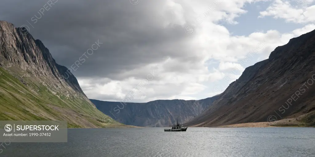 Boat Trip into one of the bays of the Saglek Fjord, Torngat Mountains National Park, Labrador and Newfoundland, Canada.