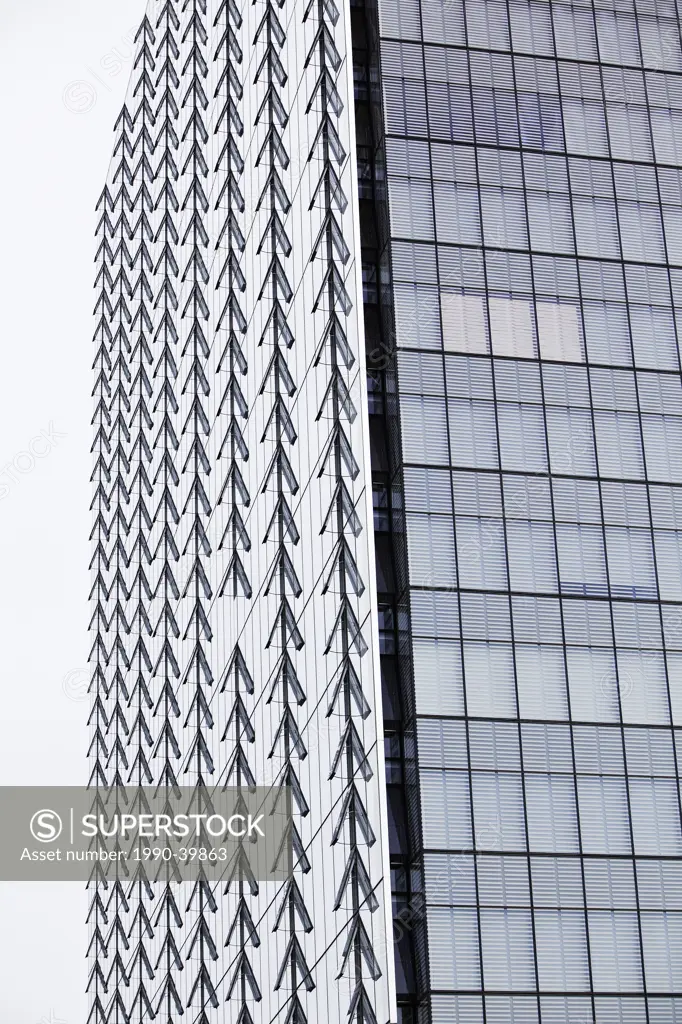 Rows of open windows on the Manitoba Hydro office tower. Considered to be one of the world´s most environmentally friendly office buildings. Winnipeg,...