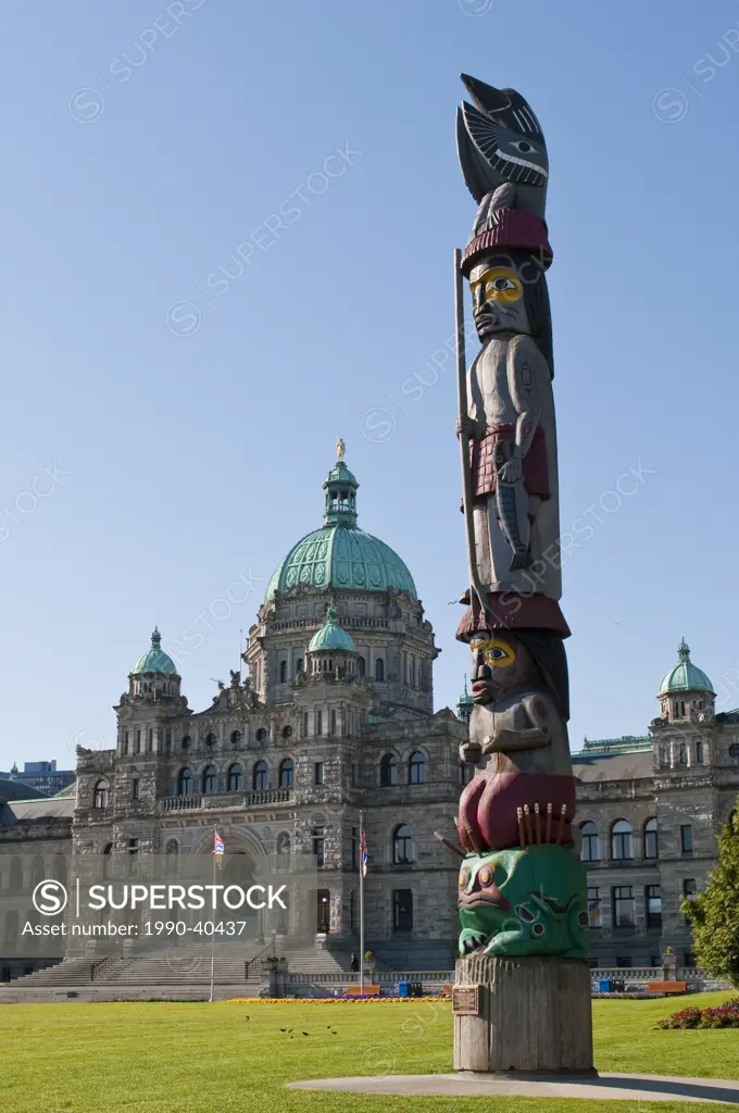 Toem pole and BC provincial legislative buildings, Victoria, British Columbia, Canada