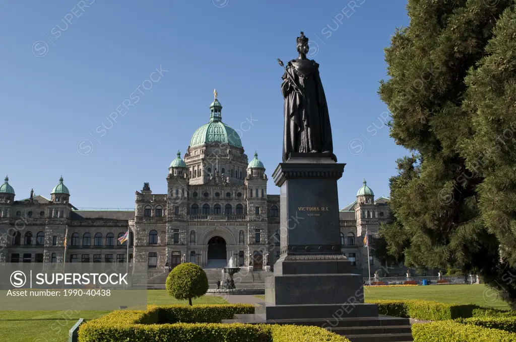 Queen Victoria statue and BC provincial legislative buildings, Victoria, British Columbia, Canada