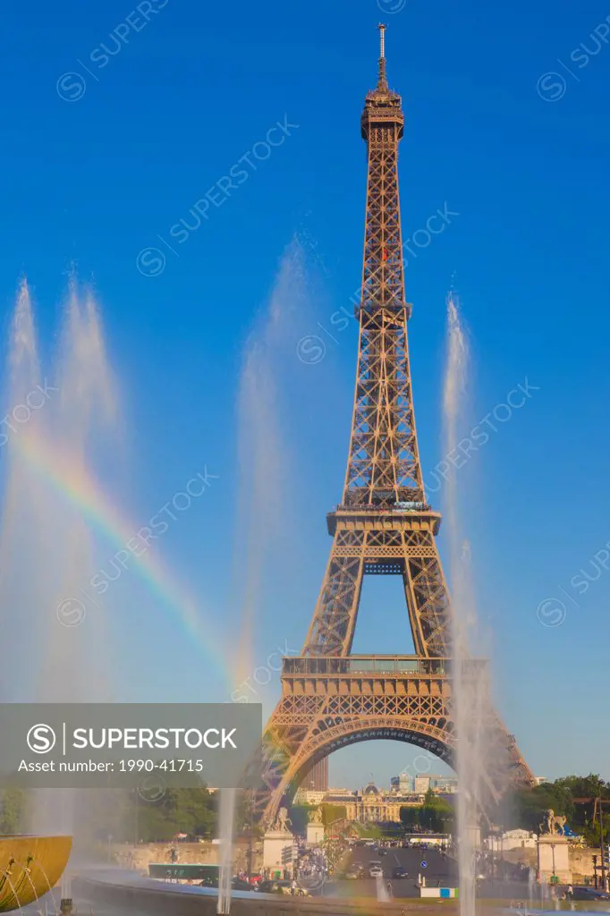 The Eiffel Tower and Fountains at the Palais de Chaillot, Paris, France.