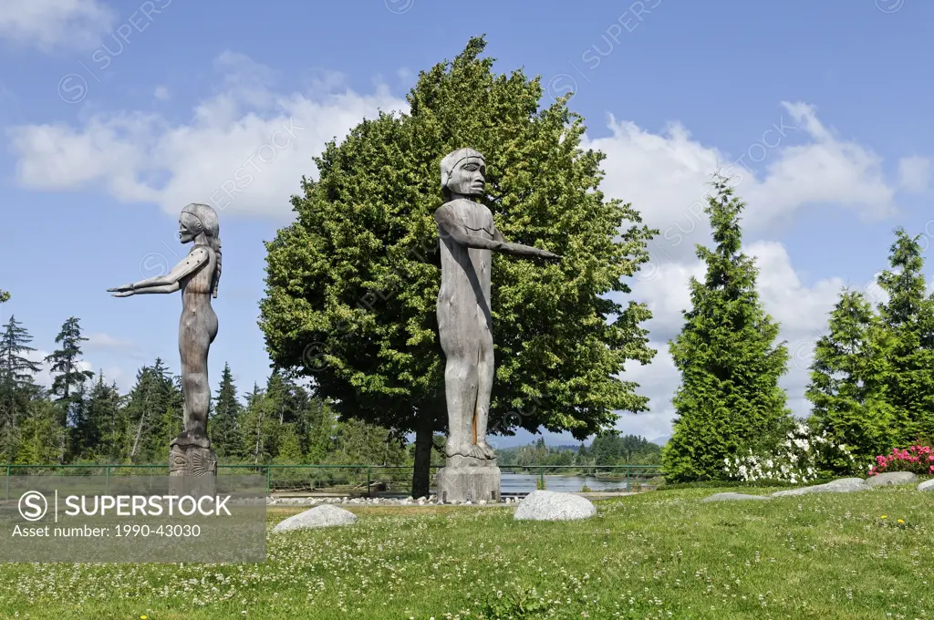 First Nation Welcoming figures, created by Hupacasath carvers, Victoria Quay, Port Alberni, British Columbia, Canada
