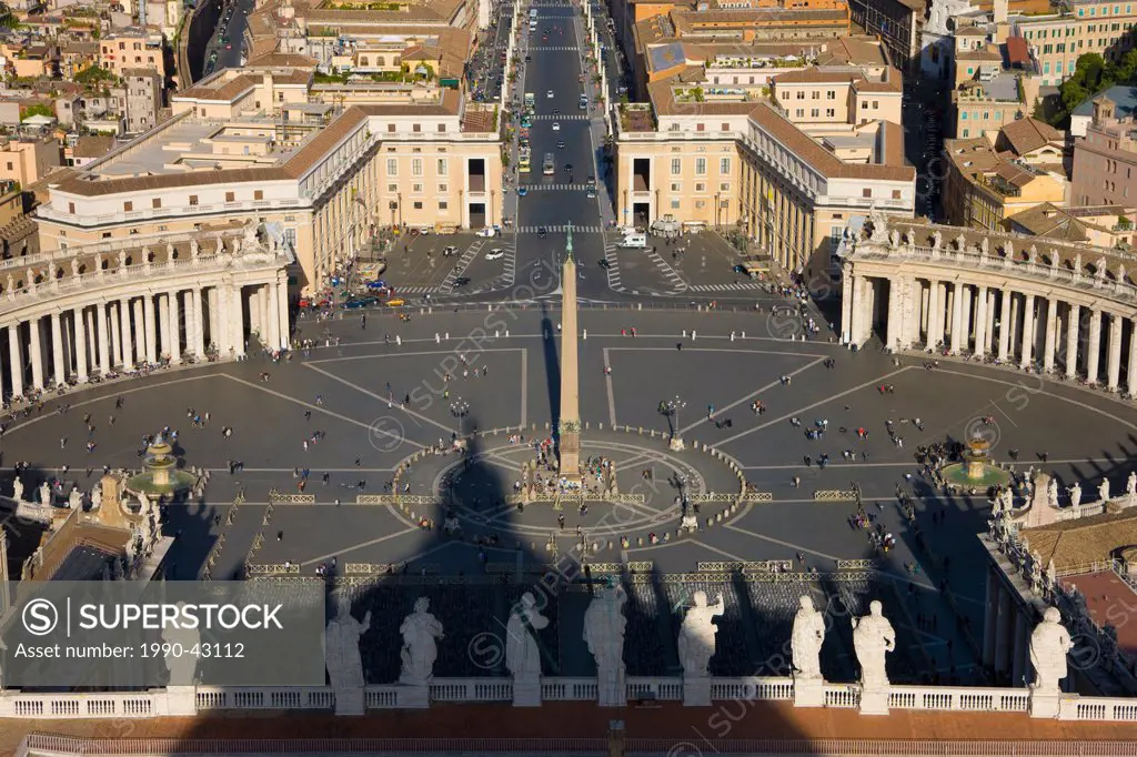 Overview of Saint Peter´s Square, Rome Italy