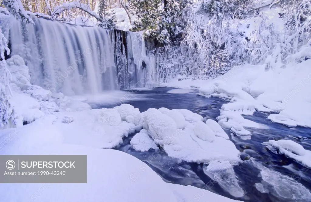 Hogg´s Falls in winter on the Boyne River along the Niagara Escarpment near Flesherton in Ontario´s Beaver Valley