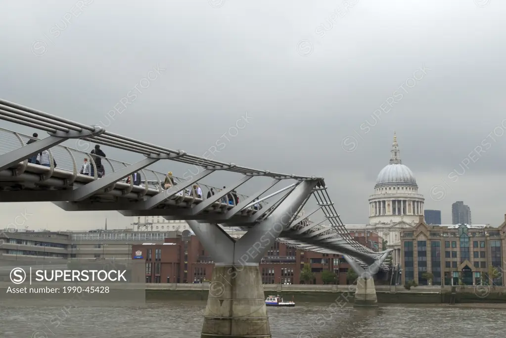 St Paul´s Cathedral and the Millenium bridge along the Thames River, London, England, Great Britain