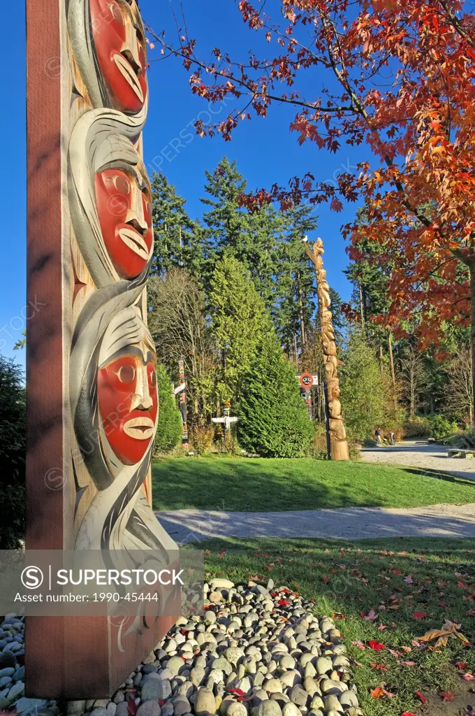 Gateway, Coast Salish Welcome Portal, carved by Susan Point, Brockton Point, Stanley Park, Vancouver, British Columbia Canada