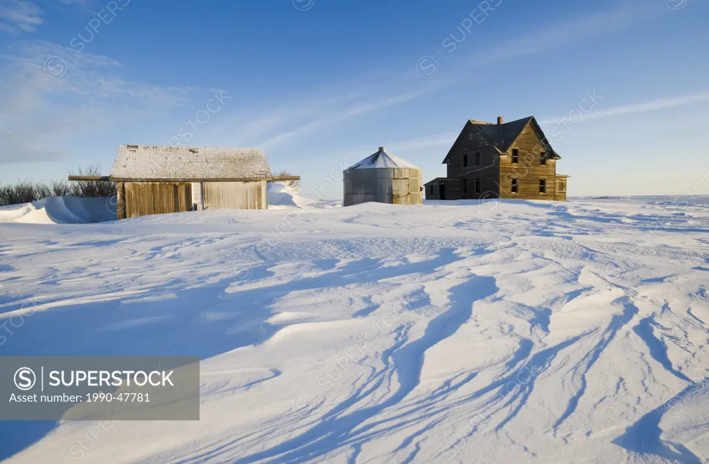 Abandoned farm, near Assiniboia, Saskatchewan, Canada