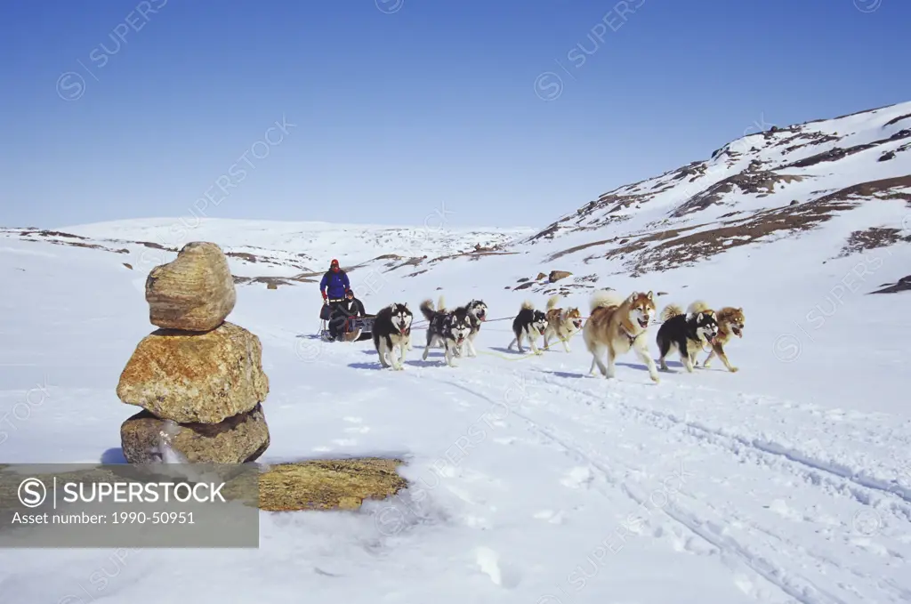 Dogsled team crossing Meta Incognita Peninsula, Baffin Island, Nunavut, Canada.