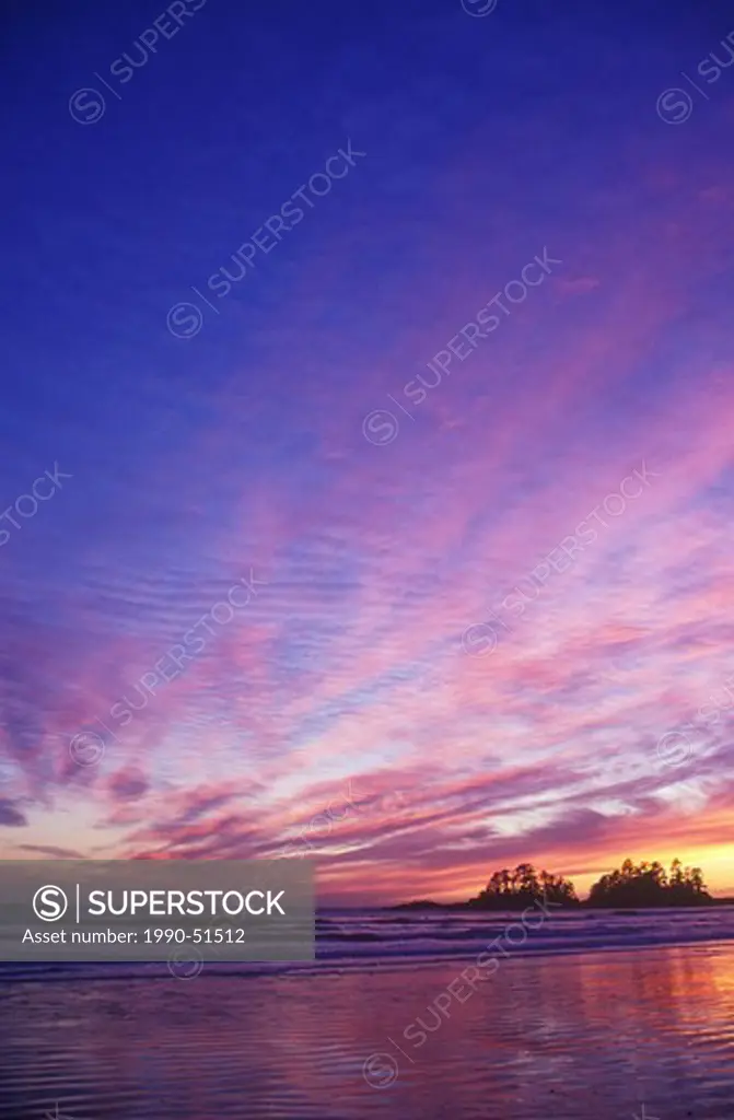 Sunset at Chesterman´s Beach, near Tofino, Vancouver Island, British Columbia, Canada.