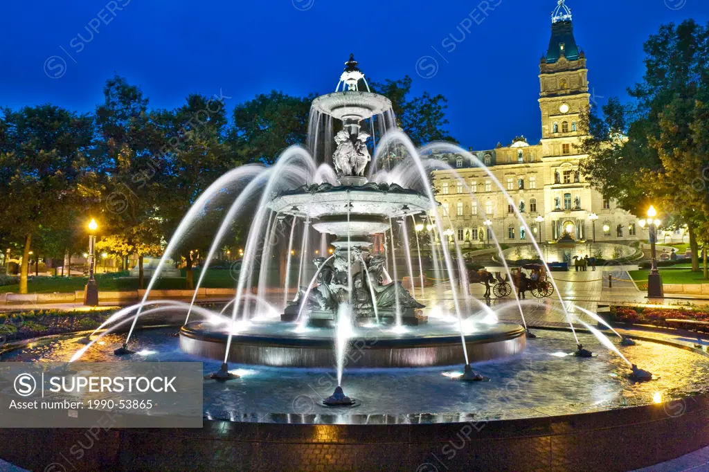 Tourny Fountain illuminated at night, Place de l´Assemblee _ Nationale Quebec, Quebec City, Quebec, Canada