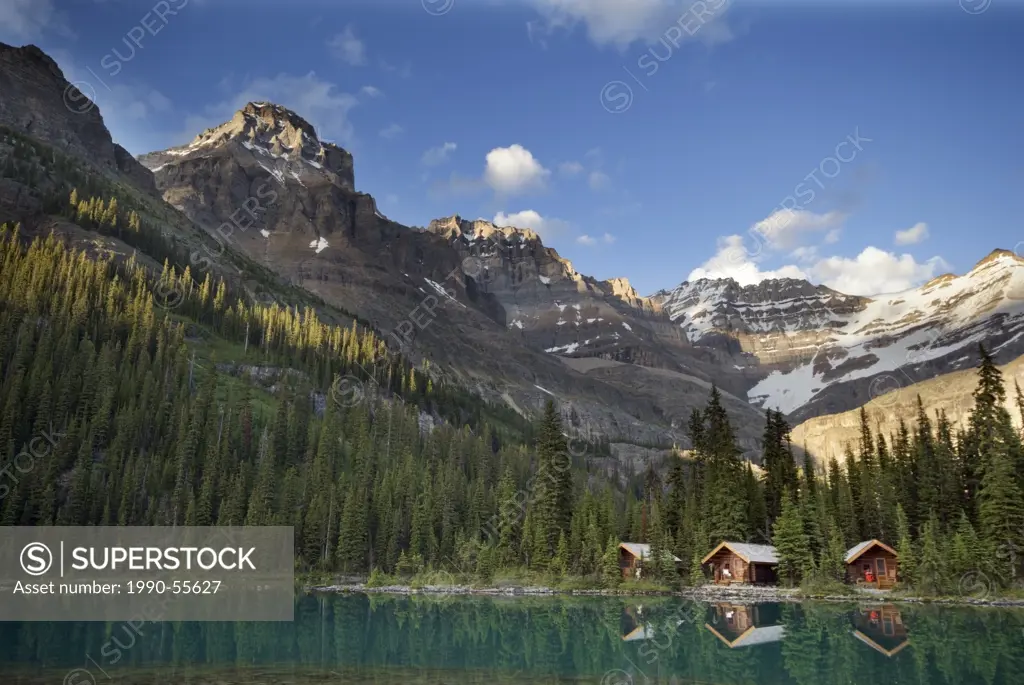 Cabins, Mount Lefroy, Glacier Peak, Lake O´Hara, Yoho National Park, British Columbia, Canada