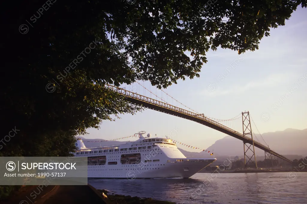 A cruise ship P&O´s Star Princess passes beneath the Lions Gate Bridge aka First Narrows bridge as it enters Vancouver harbour, Stanley Park seawall i...