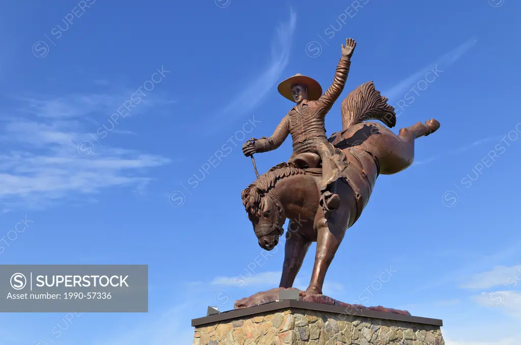 ´The Legacy´ statue _ The World´s Largest Bucking Saddle Bronc and Rider, Lions Centennial Park, Ponoka, Alberta, Canada