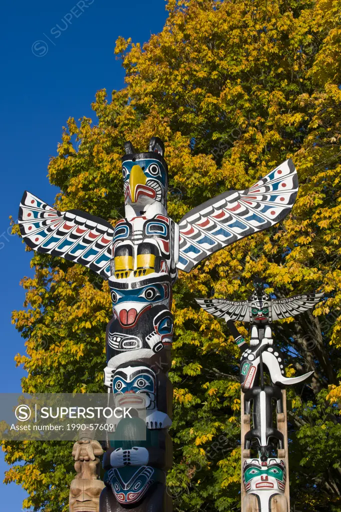 Kaka´solas Kwakwaka´wakw Totem pole by Ellen Neal and Mungo Martin at Brockton Point, Stanley Park, Vancouver, British Columbia, Canada
