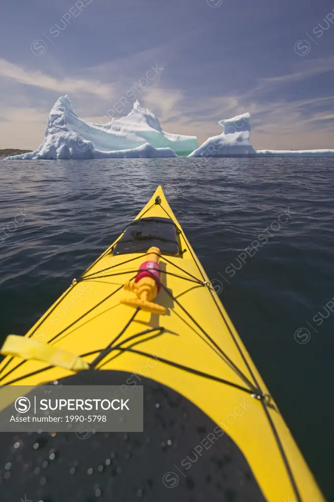 Kayaking with Iceberg, near Merritt´s Habour, close to Twillingate, Kittiwake Coast, Newfoundland, Canada