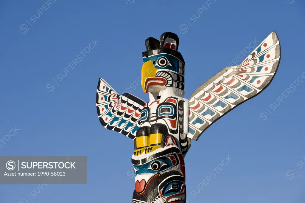 Kaka´solas Kwakwaka´wakw Totem pole by Ellen Neal and Mungo Martin at Brockton Point, Stanley Park, Vancouver, British Columbia, Canada