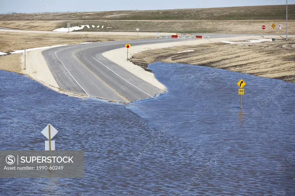 Spring flooding of the Red River on Highway 44, Red River Valley, north of Winnipeg, Manitoba, Canada