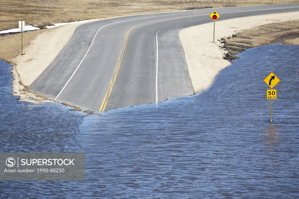 Flooding of the Red River on Highway 44, Red River Valley, north of Winnipeg, Manitoba, Canada