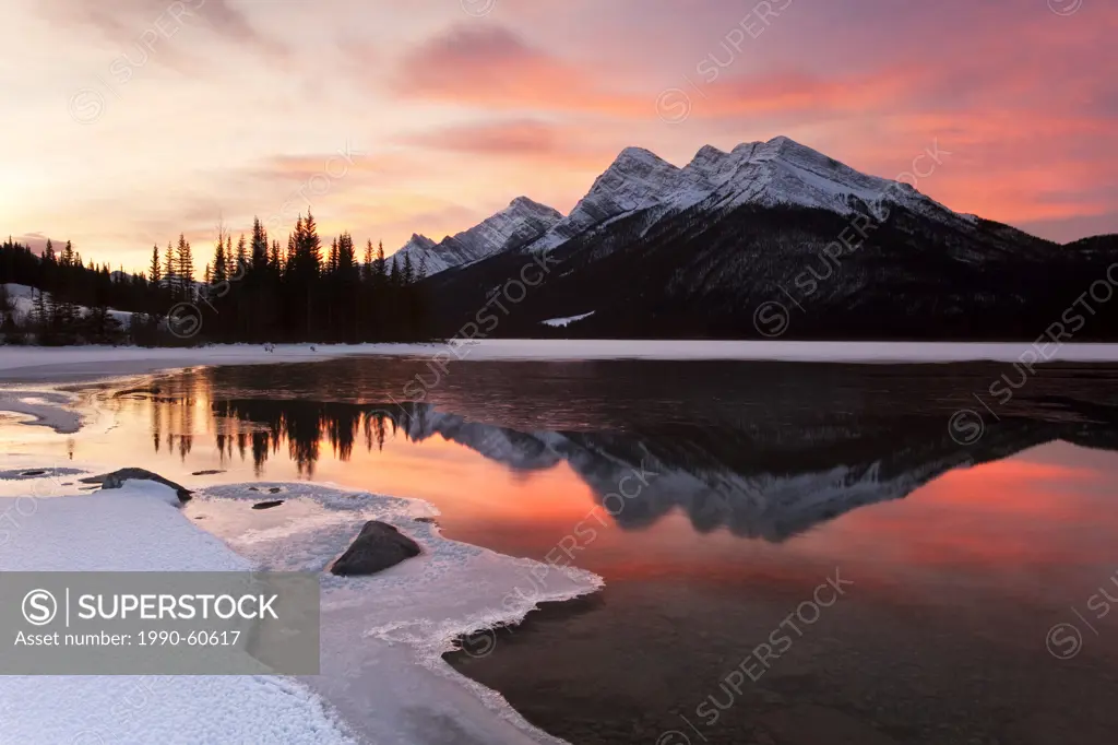 Sunrise at Spray Lake in Spray Valley Provincial Park in Kananaskis Country, Alberta, Canada