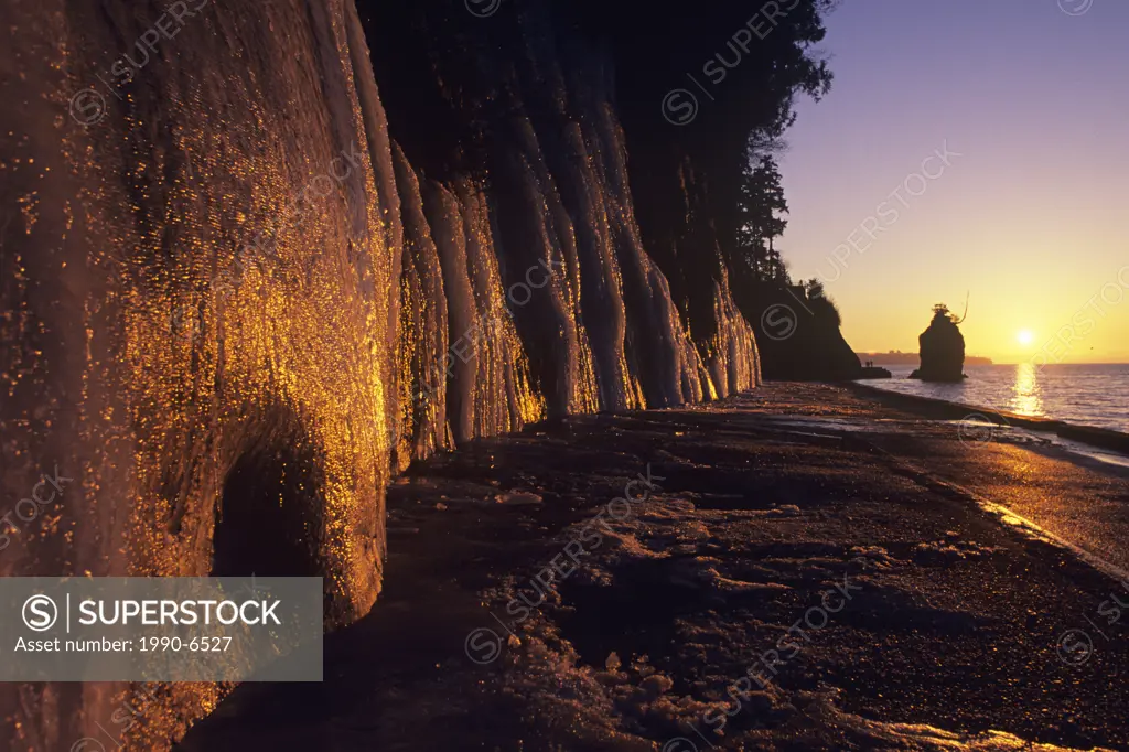 Seawall in winter, Stanley Park, Vancouver, British Columbia, Canada