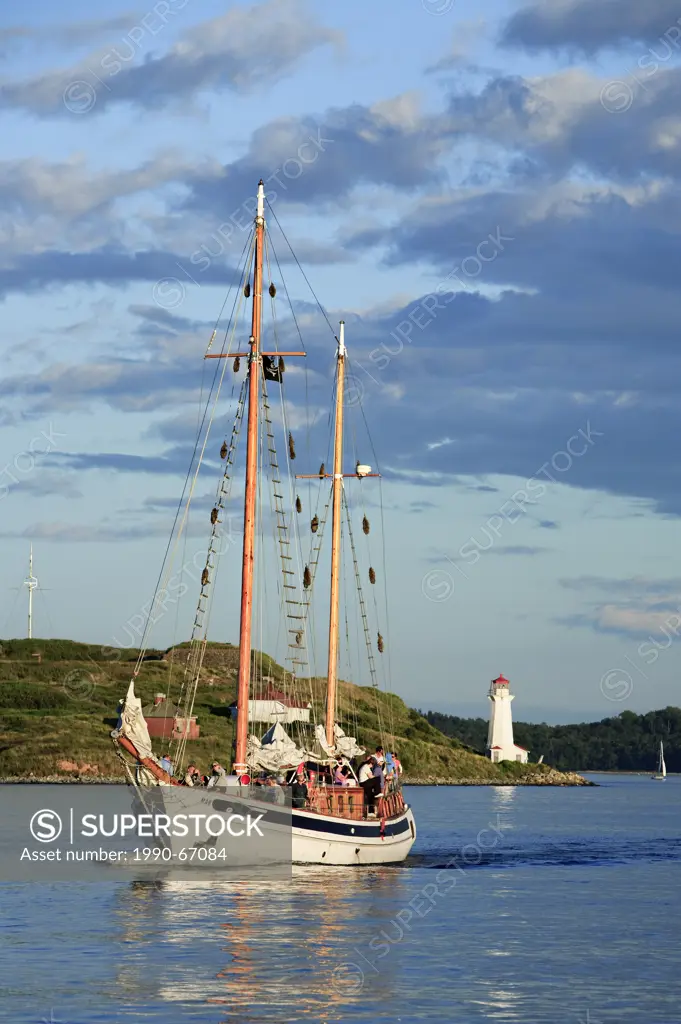 Sailing ship Mar navigates past George´s Island in Halifax Harbour, Nova Scotia, during a tour of the harbour.