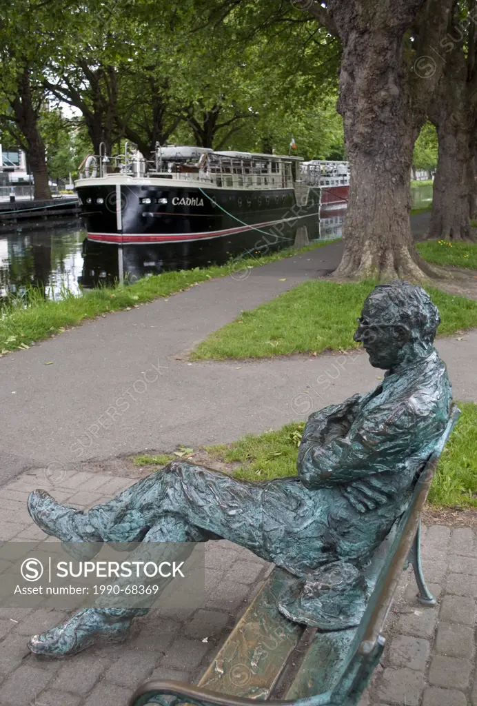 Sculpture of Irish poet Patrick Kavanagh 1904_1967, located on the bank of the Grand Canal Dublin near Baggot Street bridge, Dublin, Ireland