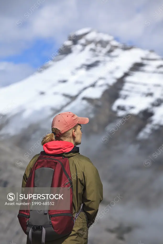 Woman hiker on Parker Ridge, Banff National Park, Alberta, Canada