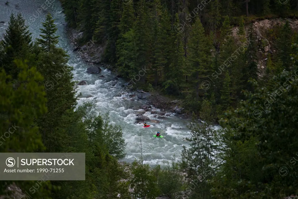 A group of paddlers kayaking the White River, BC