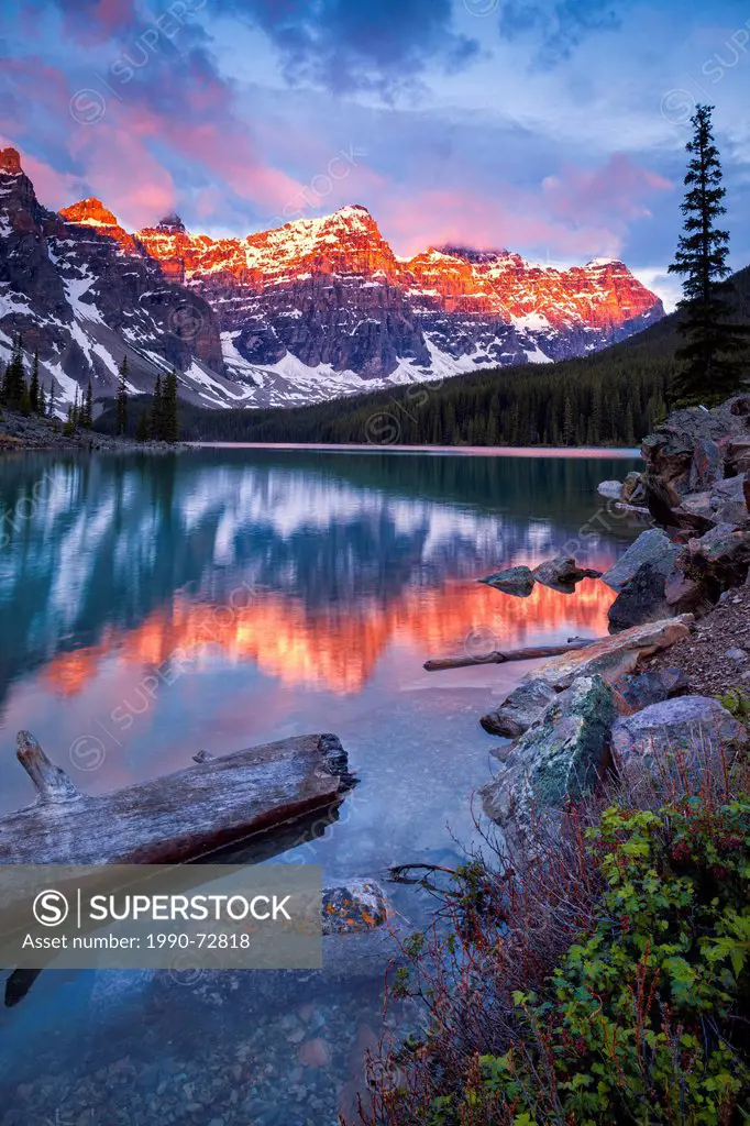 Sunrise on Moraine Lake and the Valley of the Ten Peaks in Banff National Park, Alberta, Canada