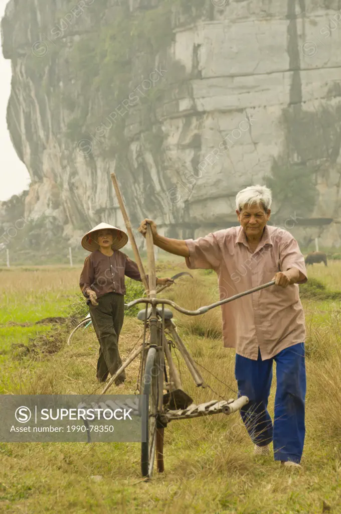 Farmers near Nihn Binh, northern Vietnam