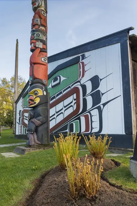 Totem Pole and Longhouse, Thunderbird Park, Victoria, British Columbia, Canada