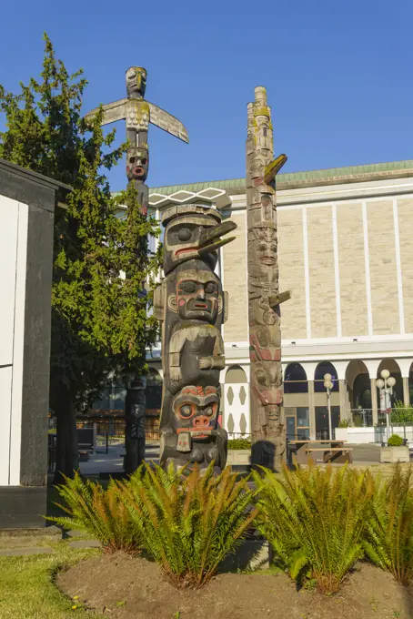 Totem pole, Thunderbird Park, Royal British Columbia Museum, Victoria, British Columbia, Canada