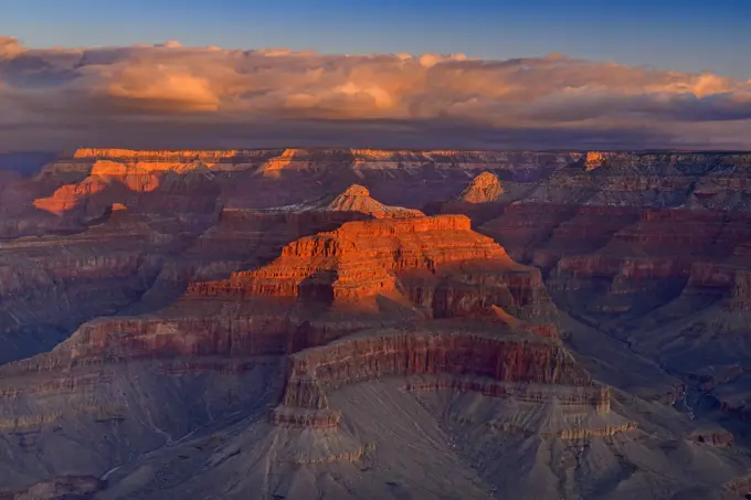 Grand Canyon from the South Rim in winter at dawn, from Hopi Point, Grand Canyon National Park, Arizona, USA