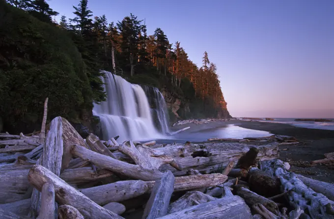 Canada, British Columbia, Vancouver Island, Pacific Rim National Park, West Coast Trail, Tsusiat Falls