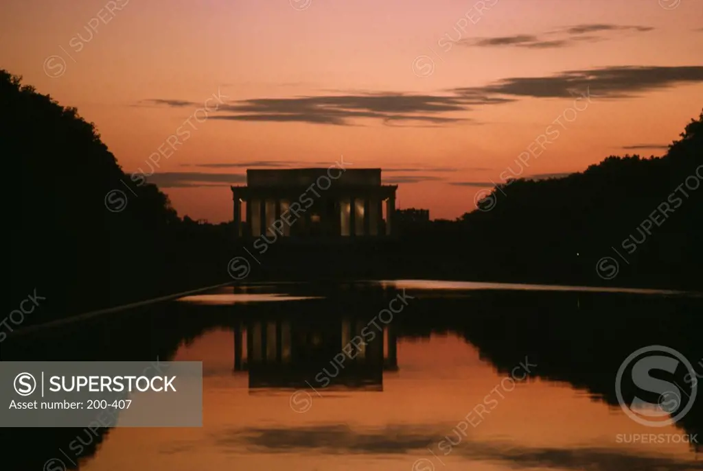 USA, Washington DC, View of Lincoln Memorial at dusk